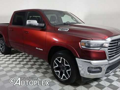 Used 2025 RAM 1500 Laramie AWD/4WD image 3