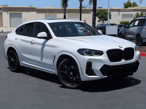 Used 2025 BMW X4 xDrive30i w/ Premium Package AWD/4WD image 2