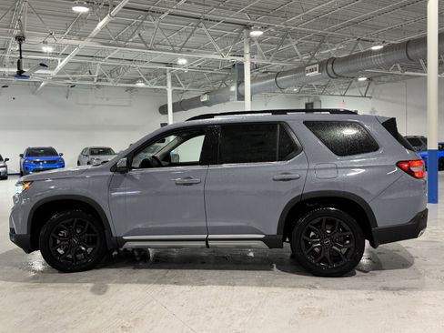 New 2025 Honda Pilot Touring image 19