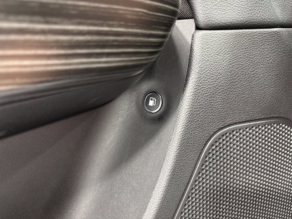 Used 2014 Jeep Cherokee Latitude w/ Cold Weather Group FWD image 37