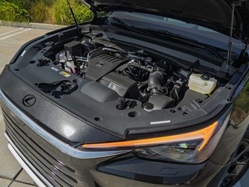 New 2026 Lexus TX 500h AWD image 4