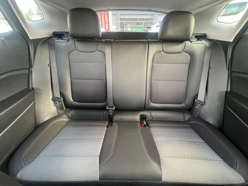 Used 2025 Chevrolet Trax LT w/ LT Convenience Package image 38