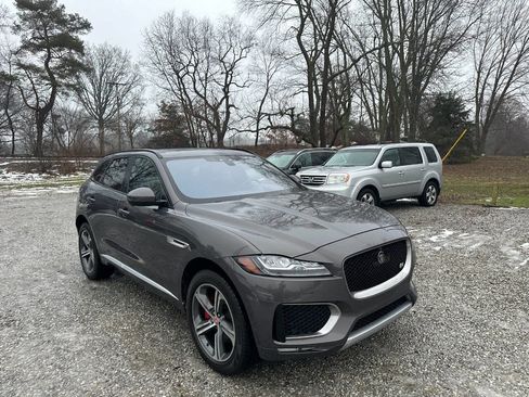 Used 2017 Jaguar F-PACE S image 3