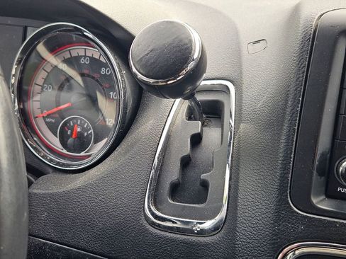 Used 2018 Dodge Grand Caravan SXT FWD image 25