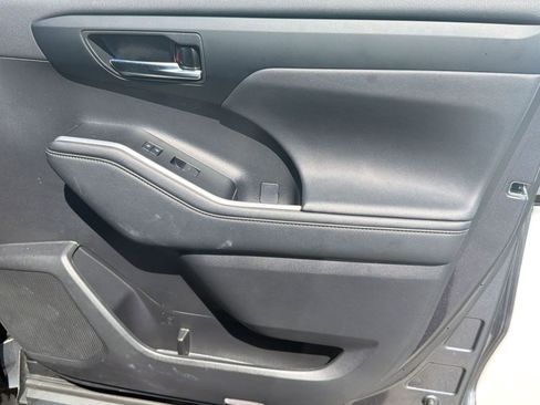 Used 2023 Toyota Highlander XLE image 20