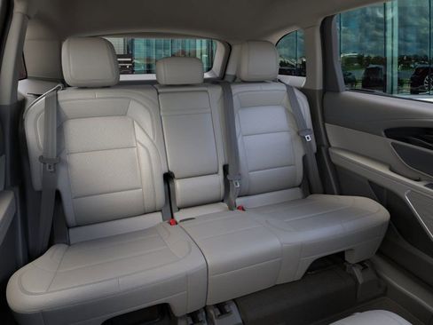 New 2025 Lincoln Nautilus Premier image 11