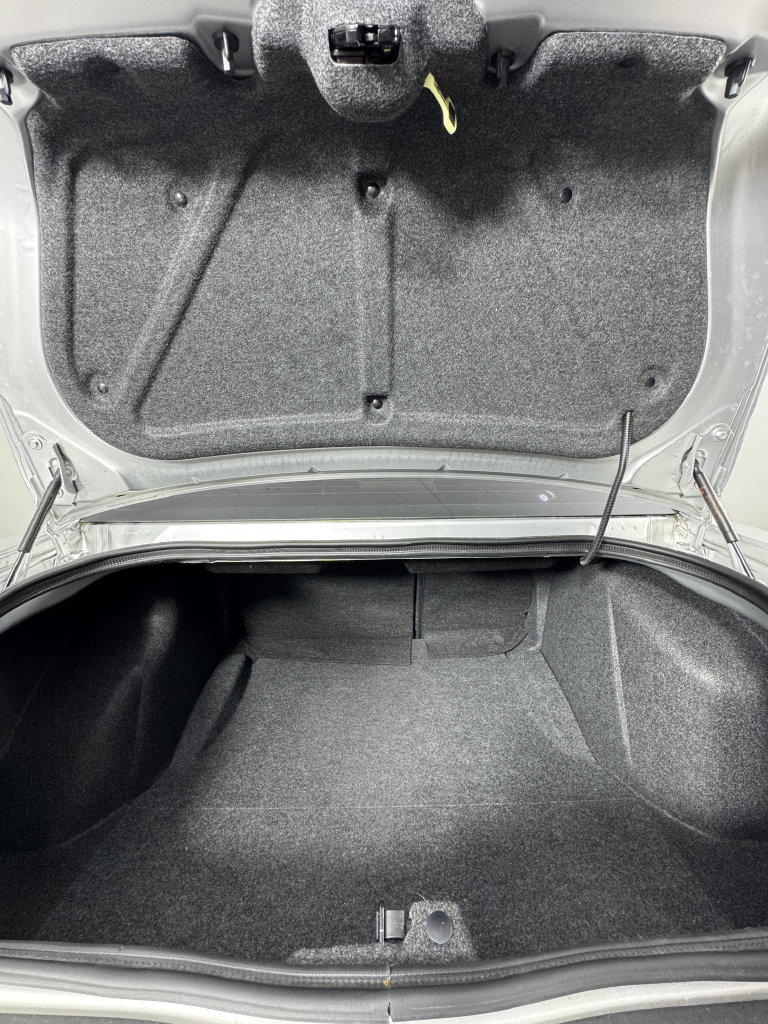Used 2010 Dodge Challenger SE RWD image 7