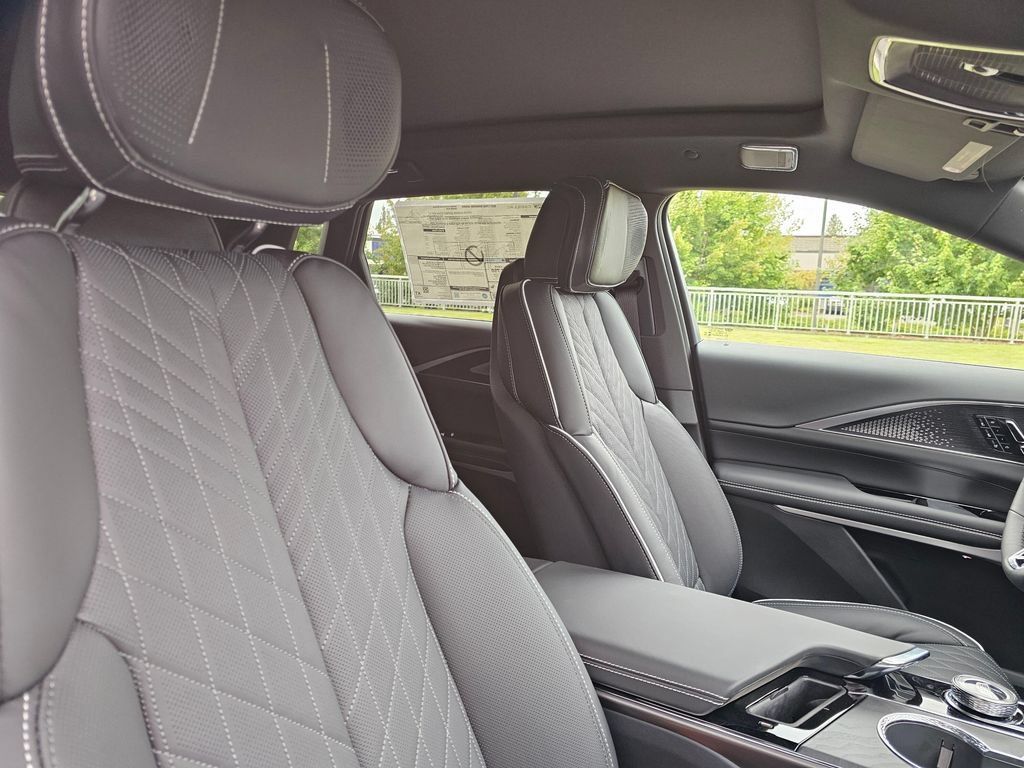 New 2027 Cadillac Lyriq Signature Luxury w/ Nappa Leather Package AWD/4WD image 11
