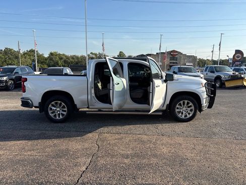 Used 2021 Chevrolet Silverado 1500 LTZ w/ Z71 Off-Road Package AWD/4WD image 8
