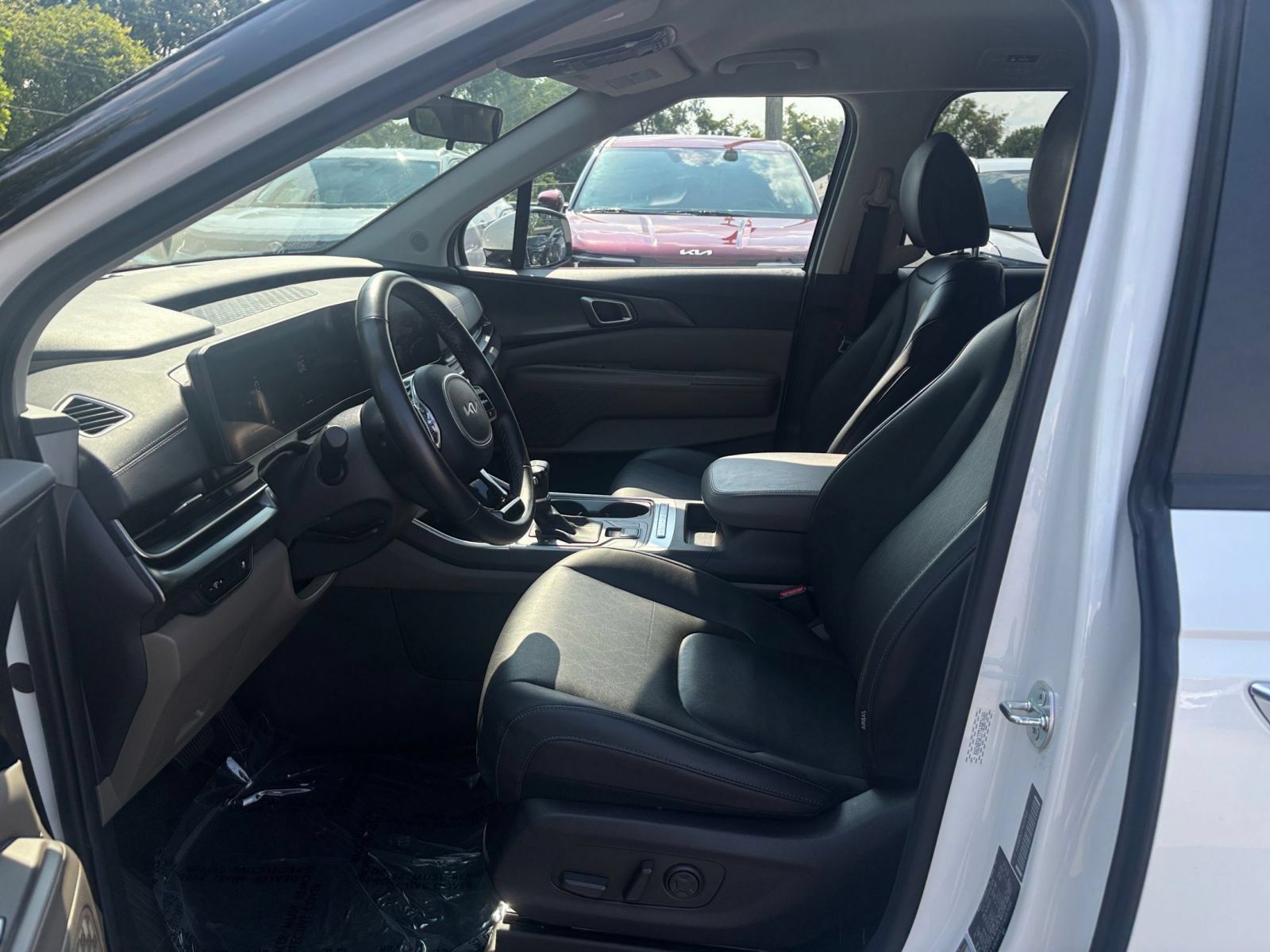 Used 2026 Kia Carnival FWD image 28