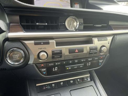 Used 2016 Lexus ES 350 w/ Ultra Luxury Package image 31