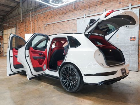 Used 2022 Bentley Bentayga AWD/4WD image 29