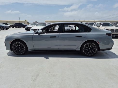 Used 2025 BMW i7 eDrive50 w/ M Sport Package RWD image 8