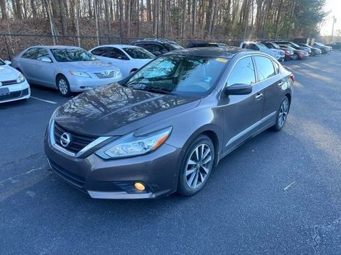 Used 2017 Nissan Altima 2.5 SV image 1
