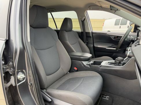 Used 2023 Toyota RAV4 LE FWD image 28