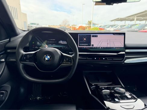 Used 2025 BMW 530i xDrive image 17