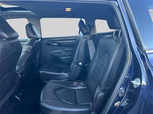 Certified 2023 Toyota Highlander XLE image 17