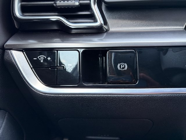 Certified 2024 Kia Sportage EX FWD image 6