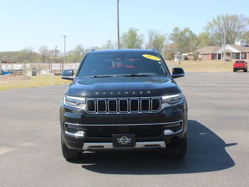 Used 2024 Jeep Wagoneer Series II w/ Flexible Seating Group RWD image 3