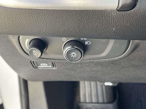 Used 2022 GMC Terrain SLE w/ Driver Convenience Package image 17