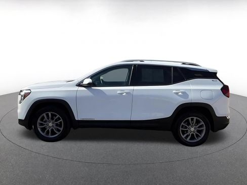 Used 2024 GMC Terrain SLT AWD/4WD image 9