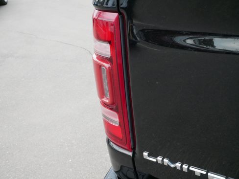 Used 2022 RAM 1500 Limited w/ Body Color Bumper Group AWD/4WD image 17