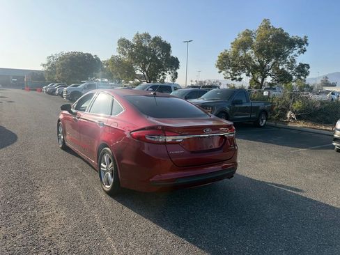 Used 2018 Ford Fusion SE FWD image 4