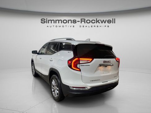 Used 2024 GMC Terrain SLT image 7