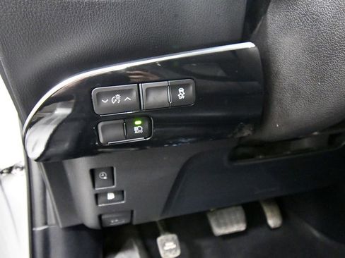 Used 2021 Toyota Prius Prime XLE w/ Carpet Mat Package (TMS) image 16