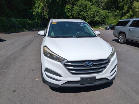 Used 2017 Hyundai Tucson SE AWD/4WD image 2