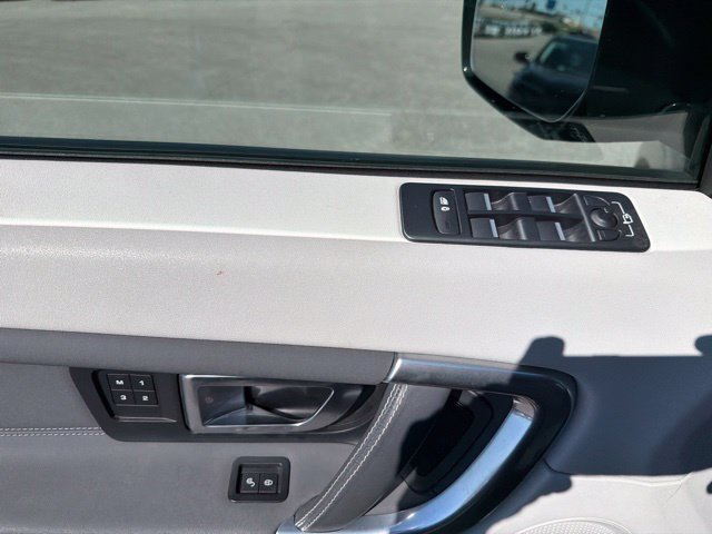 Used 2019 Land Rover Discovery Sport HSE AWD/4WD image 40