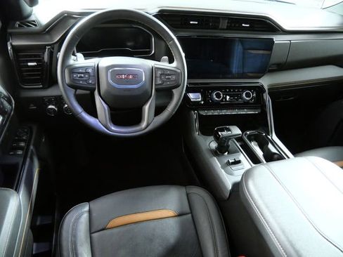 Used 2024 GMC Sierra 1500 AT4 w/ Technology Package AWD/4WD image 4