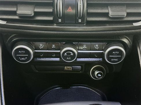 Used 2024 Alfa Romeo Giulia Veloce image 18