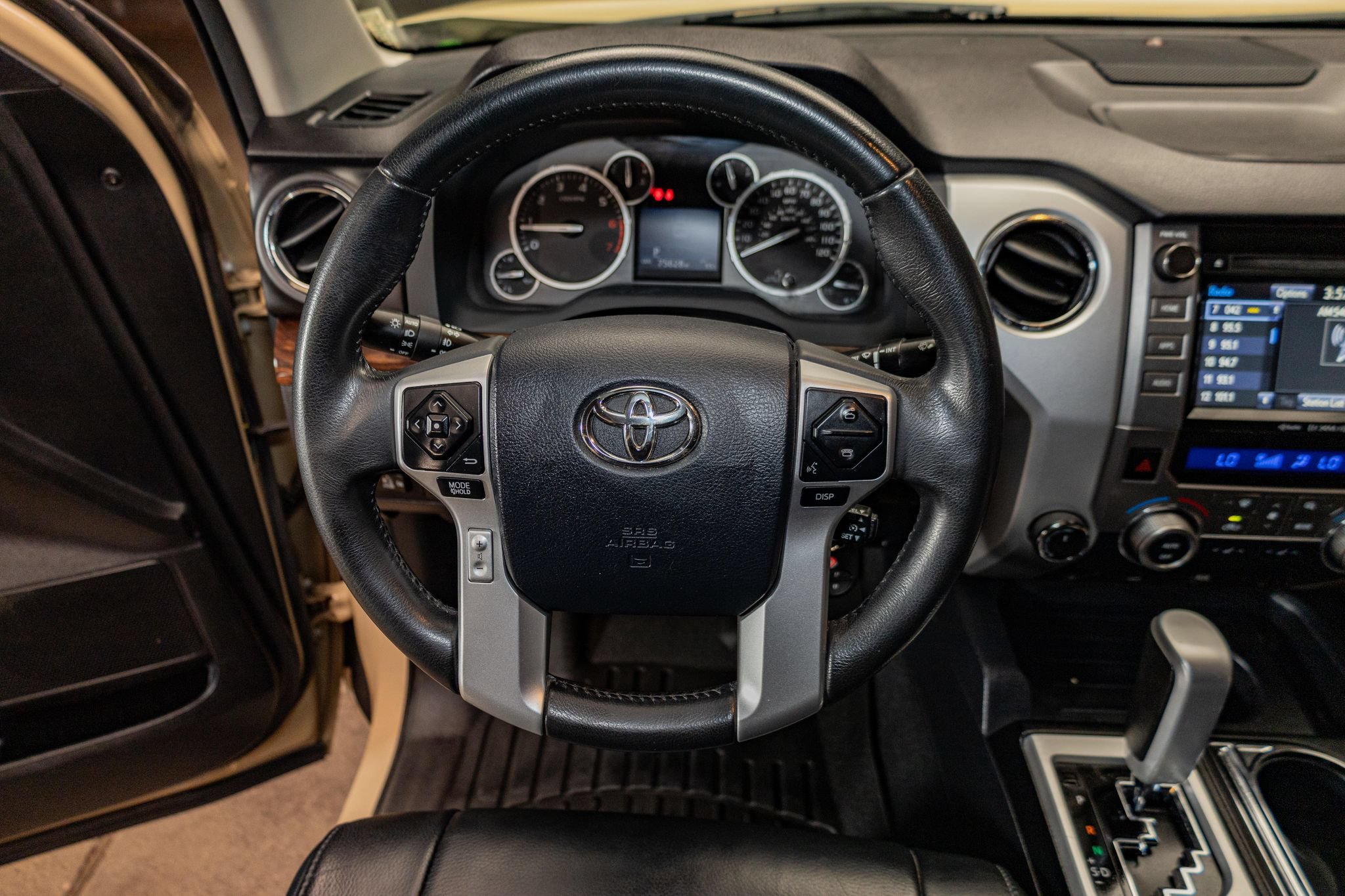 Used 2017 Toyota Tundra Limited w/ Limited Premium Package AWD/4WD image 14