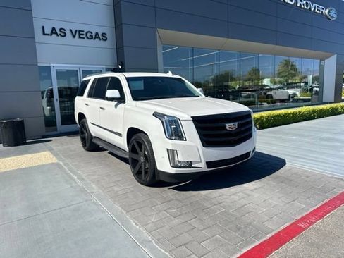 Used 2017 Cadillac Escalade 2WD image 3