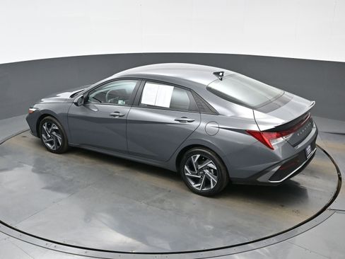 Certified 2025 Hyundai Elantra SEL image 34