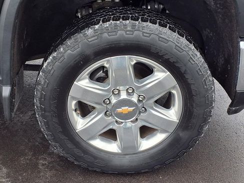 Used 2024 Chevrolet Silverado 2500 LT w/ Convenience Package image 24