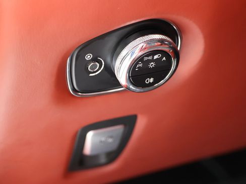 Used 2017 Aston Martin DB11 V12 RWD image 27