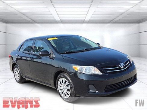 Used 2013 Toyota Corolla LE FWD image 1