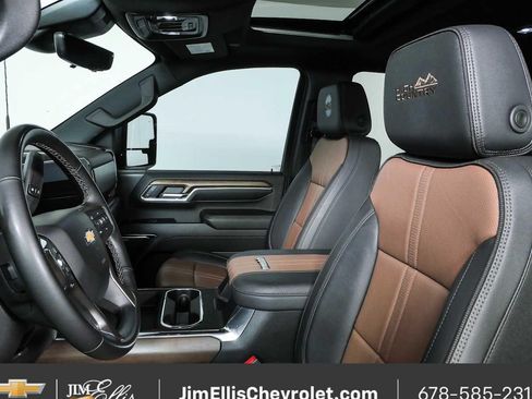 Used 2024 Chevrolet Silverado 2500 High Country w/ Technology Package AWD/4WD image 28