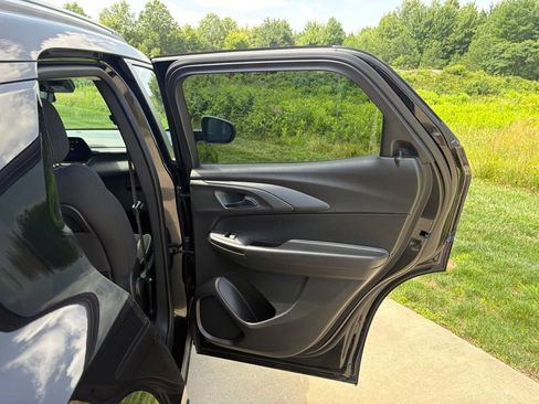 Used 2024 Chevrolet TrailBlazer LT w/ LT Cold Weather Package FWD image 31