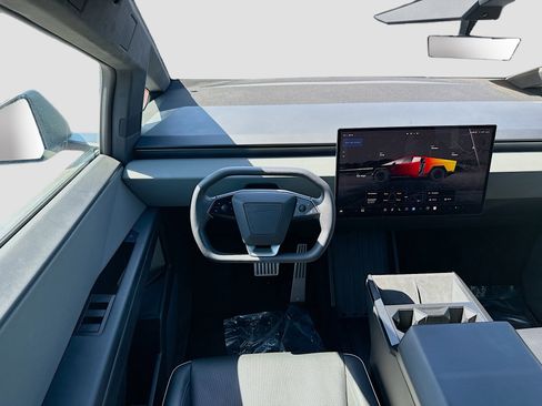 Used 2024 Tesla Cybertruck AWD Crew Cab image 19