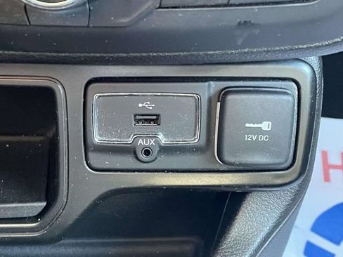 Used 2020 Jeep Renegade Latitude FWD image 28