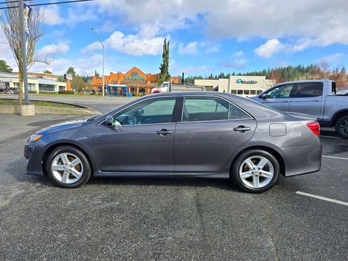 Used 2013 Toyota Camry SE image 4