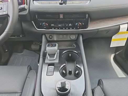 New 2026 Nissan Rogue Platinum AWD/4WD image 3