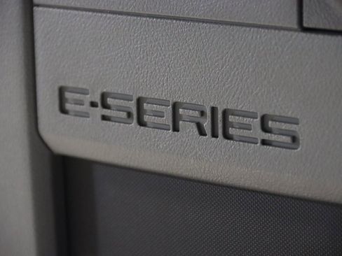 Used 2014 Ford E-350 and Econoline 350 XLT image 14