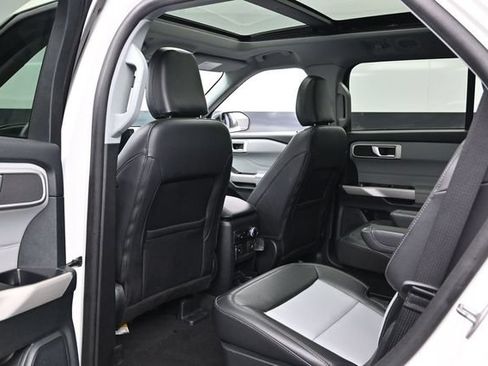 Used 2024 Ford Explorer XLT w/ XLT Sport Appearance Package AWD/4WD image 20