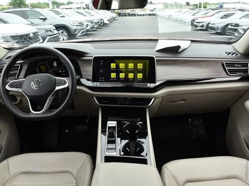 Used 2024 Volkswagen Atlas SEL AWD/4WD image 7