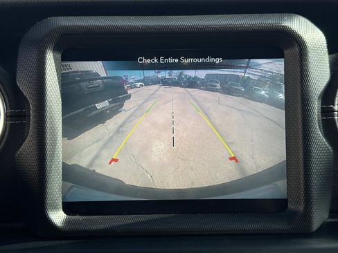 Used 2020 Jeep Wrangler Unlimited Sahara image 25