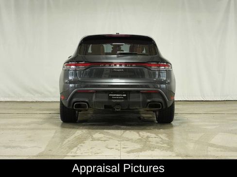 Certified 2022 Porsche Macan image 6